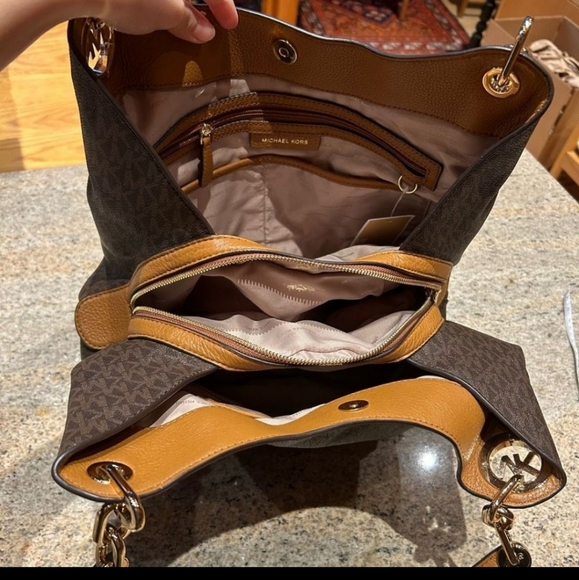 🎁 New Michael Kors FultonSignature Leather Tan/ Cream 🥰 EXCELLENT GIFT - Picture 16 of 16